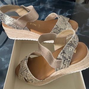 BRAND NEW Anne Klein Women’s Sandals